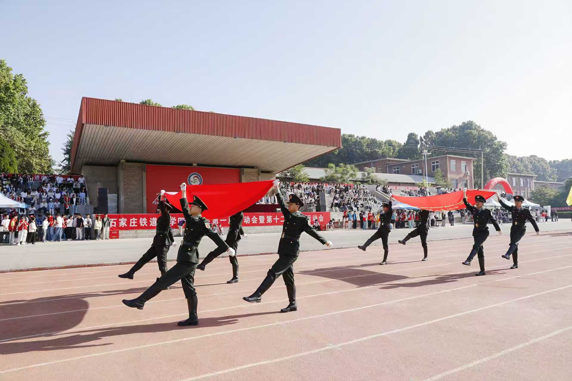 青春逐梦赛场 奋进彰显担当——学院举办第一届运动会暨第十二届田径运动会   